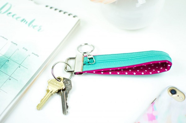 Tutorial: Key fob with a zipper pocket