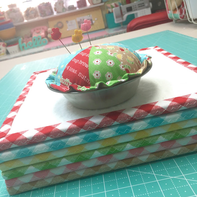 Tutorial: Mini patchwork pie pincushion