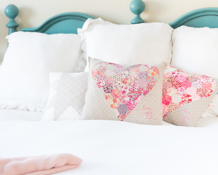 Tutorial: Reverse applique patchwork heart pillow