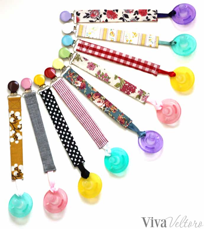 Tutorial: Easy pacifier clips from scrap fabric