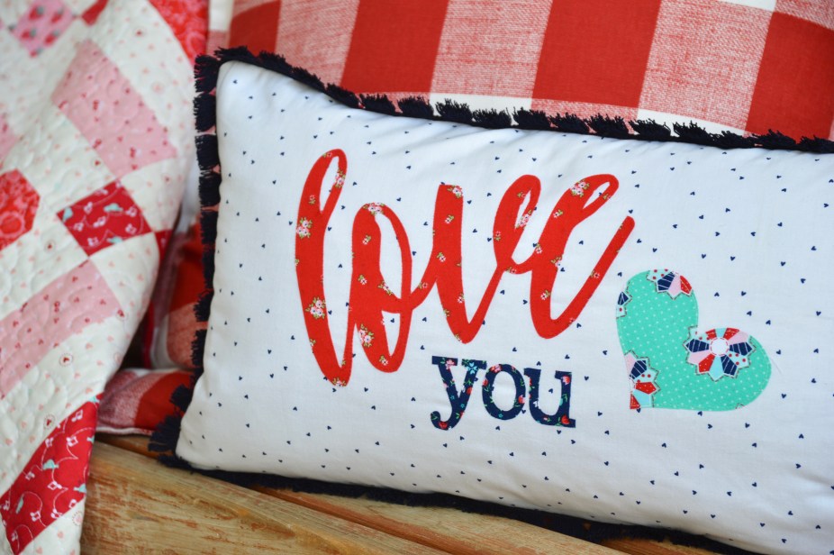 Tutorial and pattern: Love You Valentine pillow