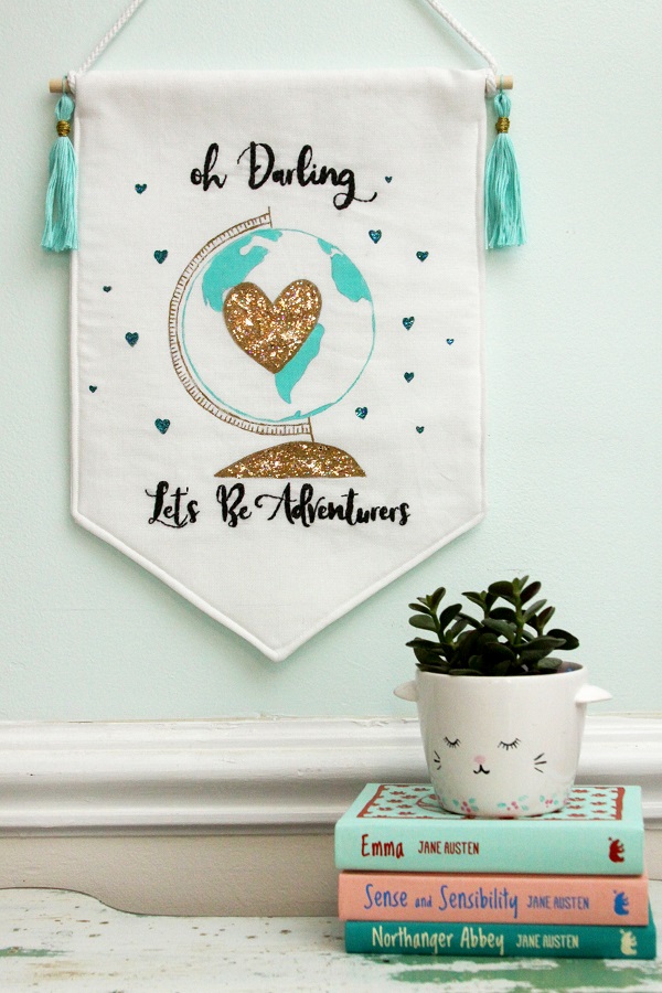 Tutorial and pattern: Glitter heart globe banner