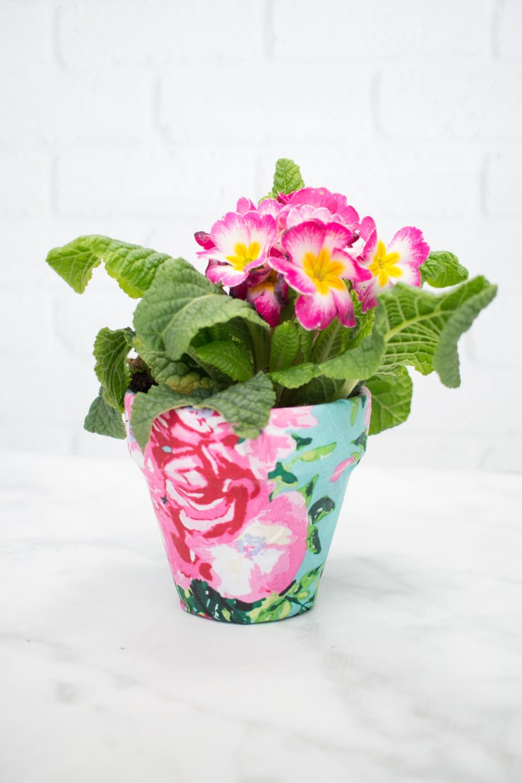 Tutorial: Easy fabric covered flower pots