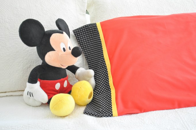 Tutorial: Mickey and Minnie inspired pillowcase