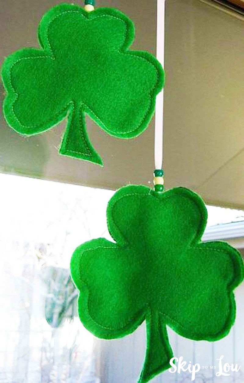 Tutorial and template: Lucky Lou felt shamrock banner