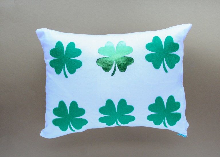 Tutorial: Felt and DecoFoil shamrock pillow