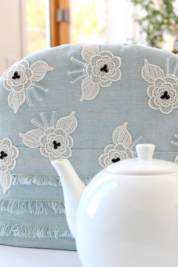 Tutorial: Lace applique tea cozy