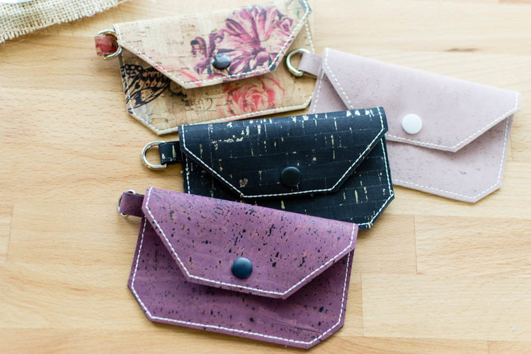 Sewing tutorial: Mini cork fabric wallet