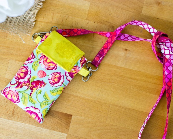 Tutorial and pattern: Cell phone wallet with removable strap – Sewing