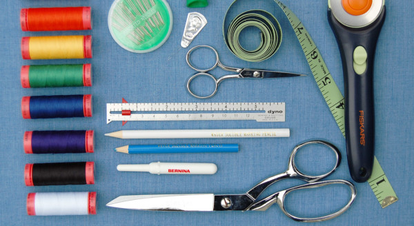 What you need in a basic sewing kit