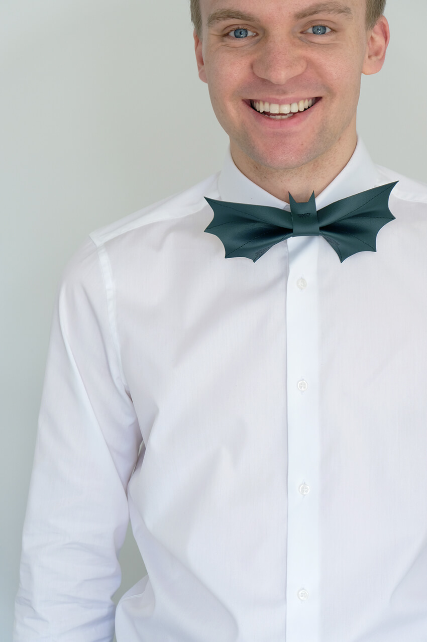 Free sewing pattern: Bat bow tie