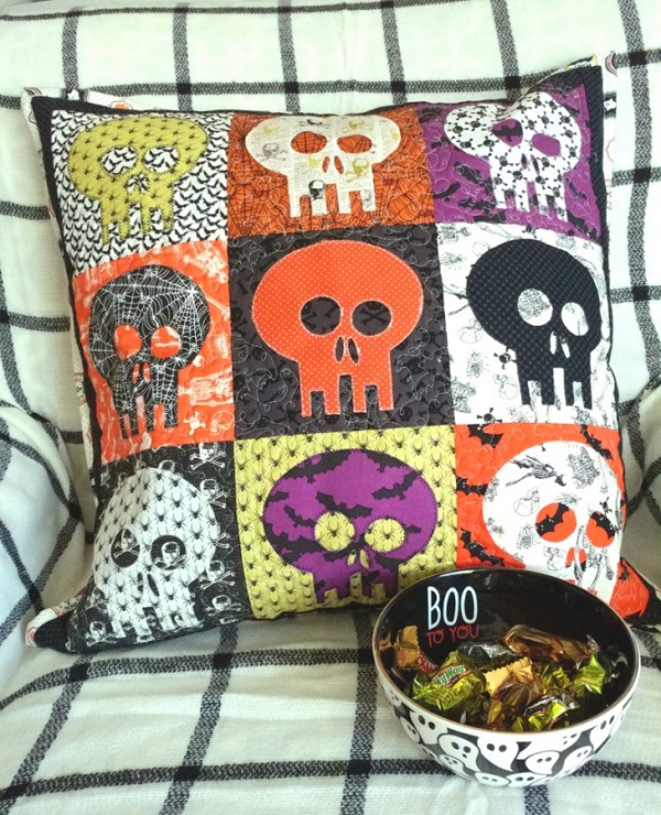 Sewing tutorial: Skeleton color block pillow