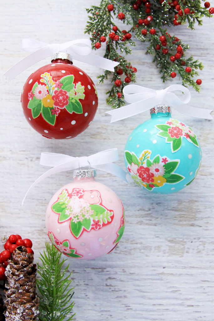 Tutorial: Floral fabric Christmas ornaments