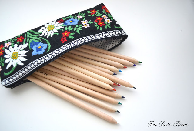 Sewing tutorial: Pencil pouch from wide embroidered trim