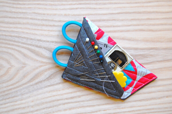 Sewing tutorial: Scissors case sewing kit