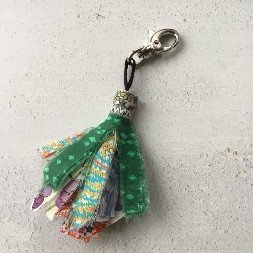 Tutorial: Scrap fabric tassels