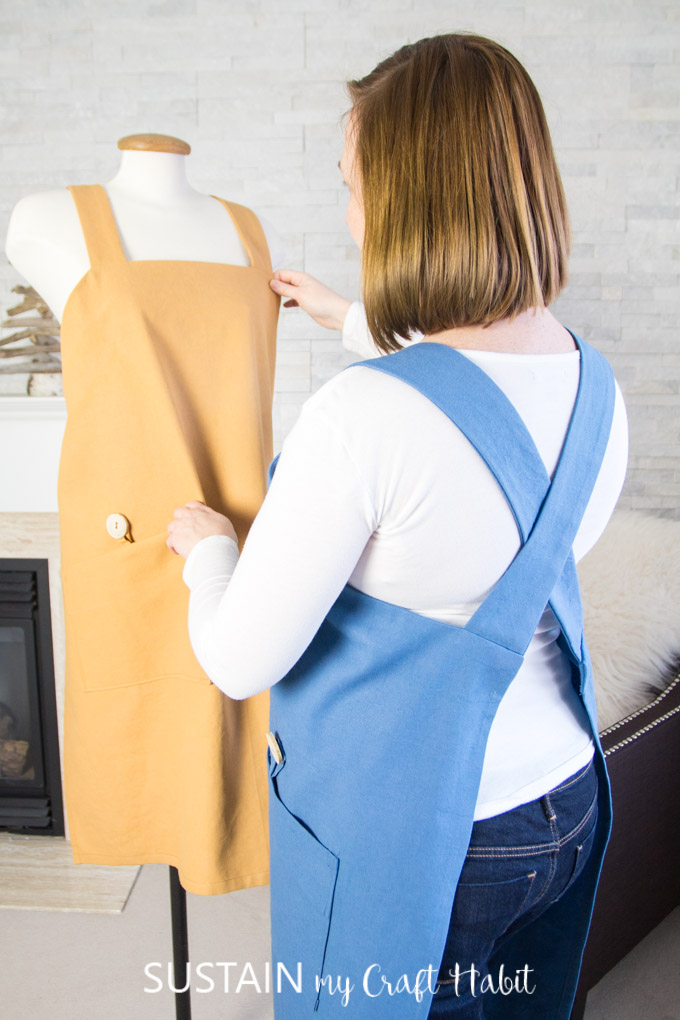 Free sewing pattern: Cross back utility apron