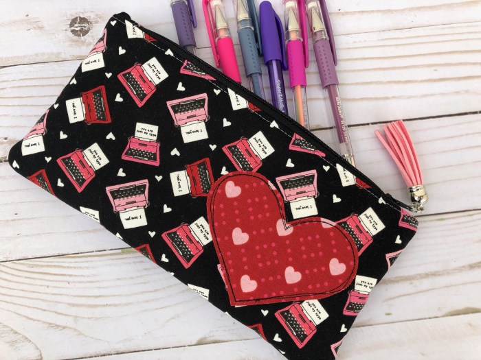 Sewing tutorial: Heart zipper pouch