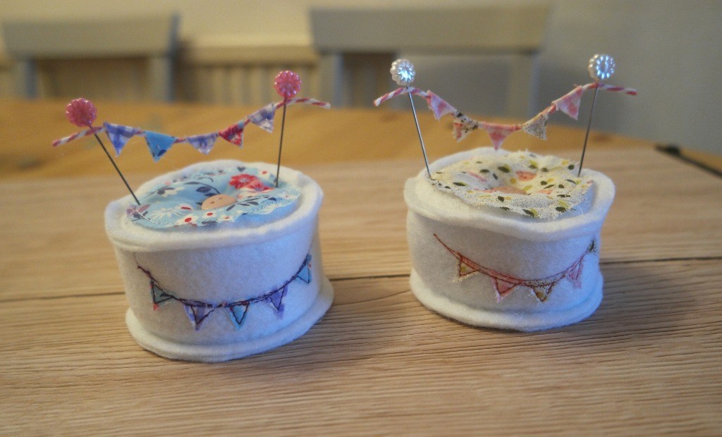 Sewing tutorial: Mini bunting pincushion