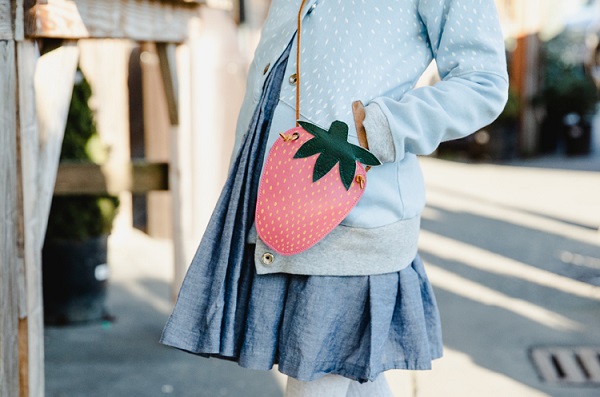 Sewing tutorial: Strawberry coin purse, with free pattern