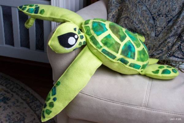 Free pattern: Fleece sea turtle softie