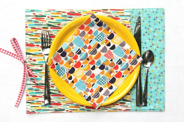 Sewing tutorial: Placemat and napkin roll