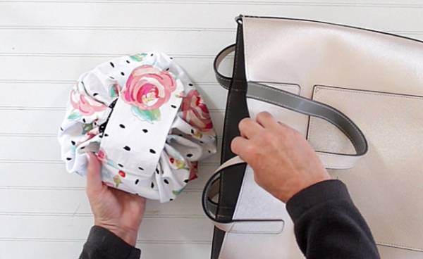 Sewing tutorial: Drawstring makeup bag that opens flat