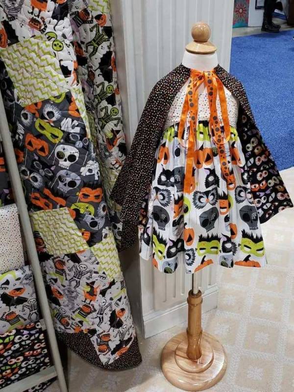 Sewing tutorial: Easy Halloween cape