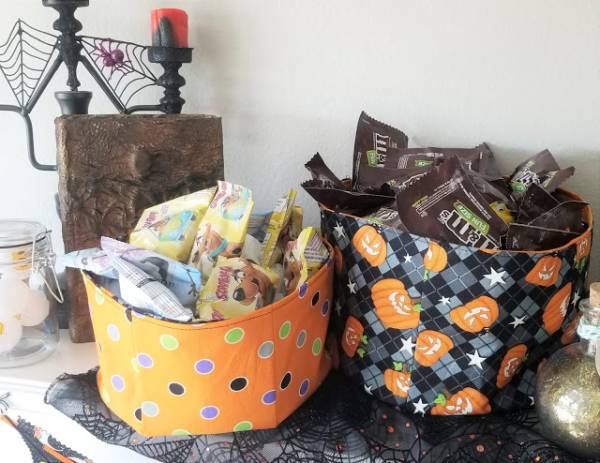 Sewing tutorial: Fabric bucket for Halloween candy