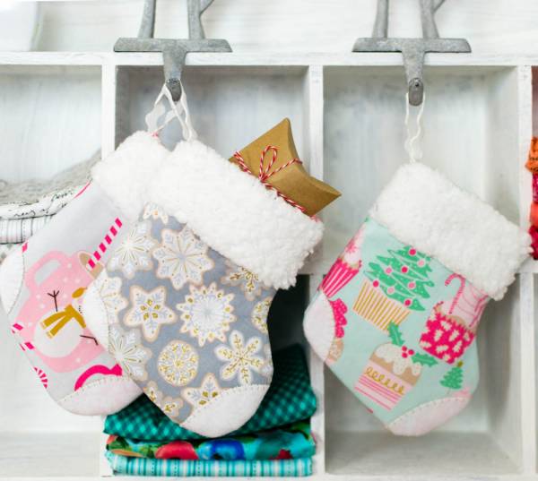 Free pattern: Mini Christmas stockings with faux fur cuff