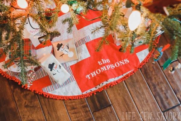 Sewing tutorial: Easy patchwork Christmas tree skirt