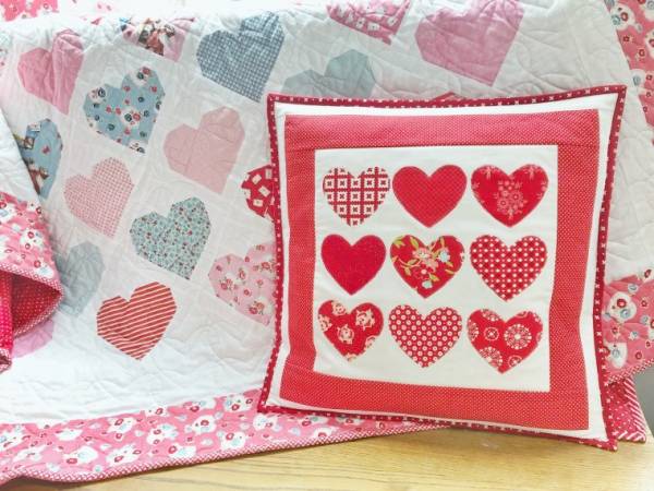 Sewing tutorial: Scrap fabric heart Valentine pillow