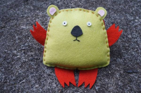 Free sewing pattern: Felt wombat softie for kids to sew