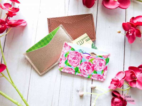 Free sewing pattern: Faux leather card wallet