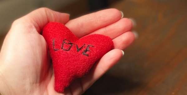 Felt Heart Hand Warmers - Easy Sewing Tutorial