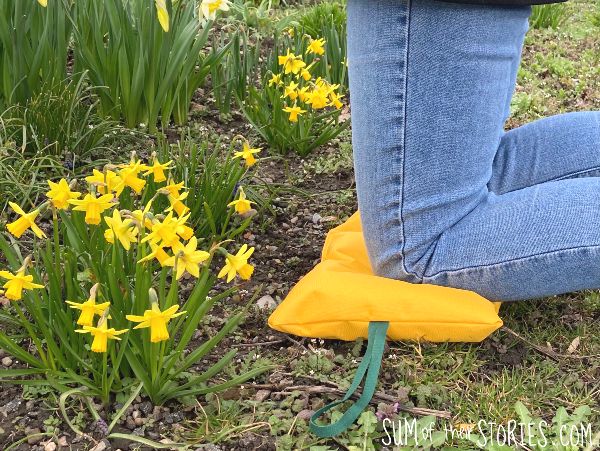 30 Minute Garden Kneeling Pad - Sewing Tutorial