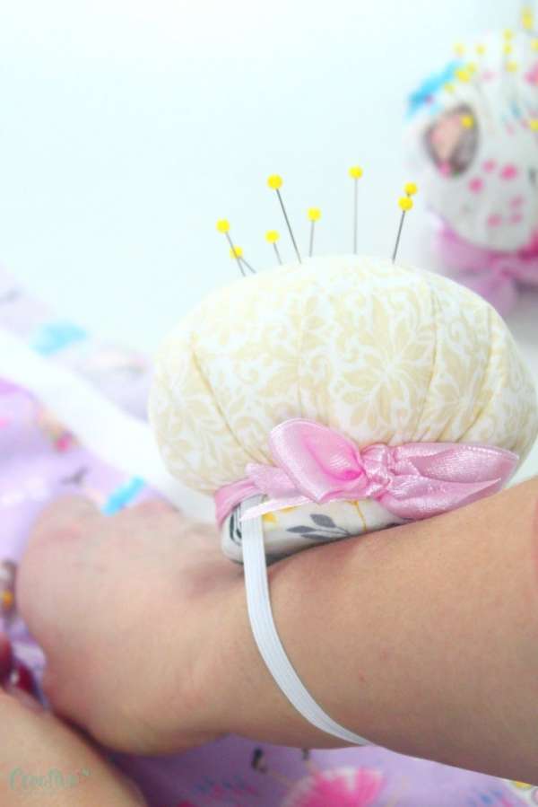 Easy Wrist Pincushion - DIY Tutorial