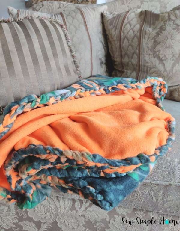 Braided Edge Fleece Blanket - Easy Sewing Tutorial