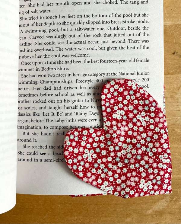 Heart Fabric Bookmark DIY Sewing Tutorial