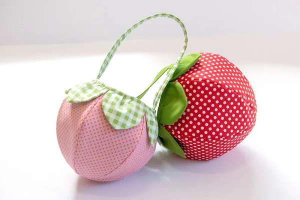 Strawberry Bucket Purse Free Sewing Pattern