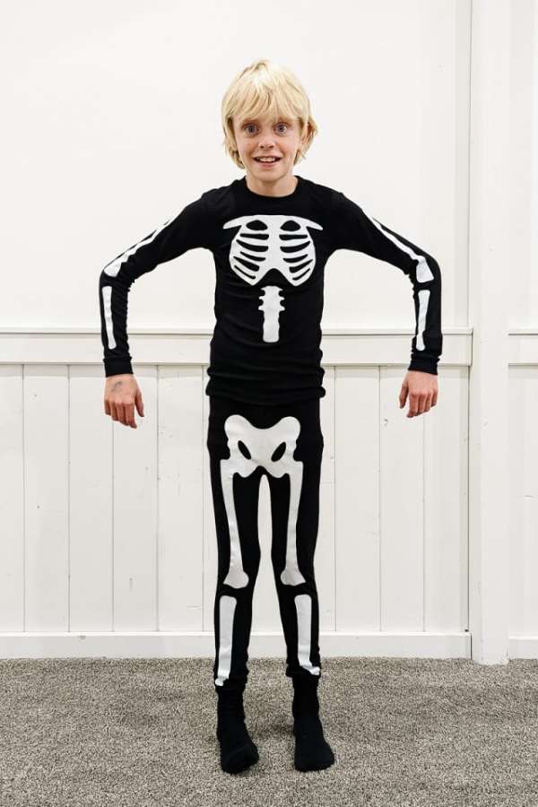 Easy No-Sew Skeleton Halloween Costume