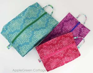 Elegant Wristlet Clutch Pattern + Tutorial - Positively Splendid {Crafts,  Sewing, Recipes and Home Decor}